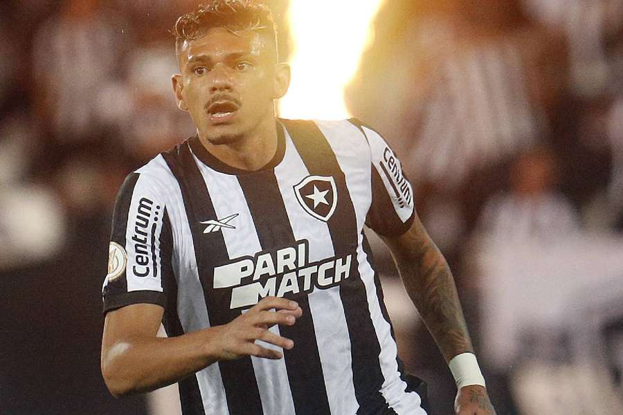 Tiquinho fez o golo do empate do Botafogo no Nilton Santos