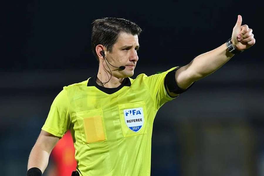 Halil Umut Meler arbitra encontro do Benfica