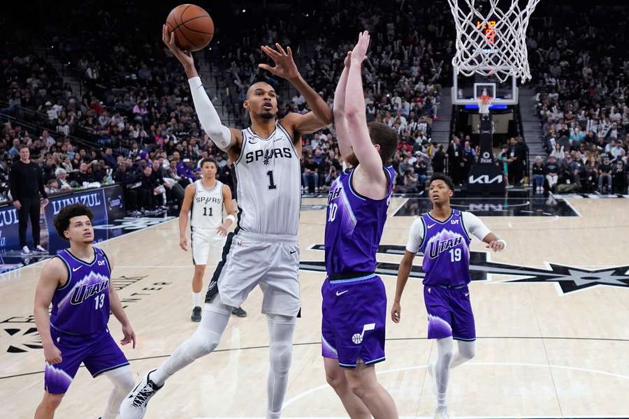 San Antonio Spurs odnieśli 30. zwycięstwo w sezonie. Jeremy Sochan spędził mecz na ławce