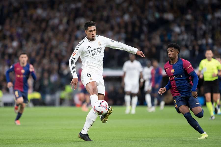 Bellingham durante o jogo Real Madrid-Barcelona