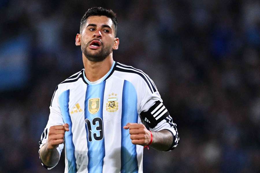 Cuti Romero, con el brazalete de capitán de Argentina Cuti Romero, con el brazalete de capitán de Argentina