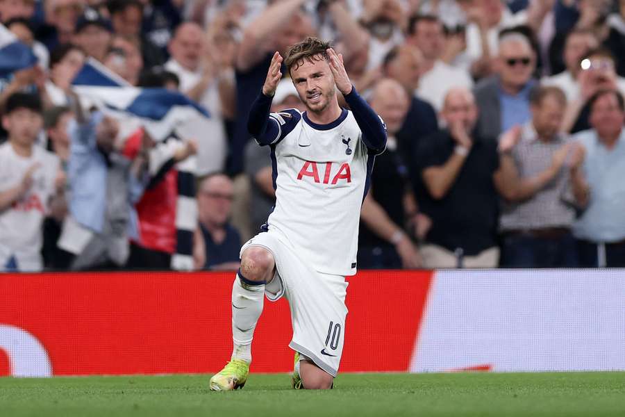 James Maddison si v přípravném utkání proti Newcastlu poranil koleno.
