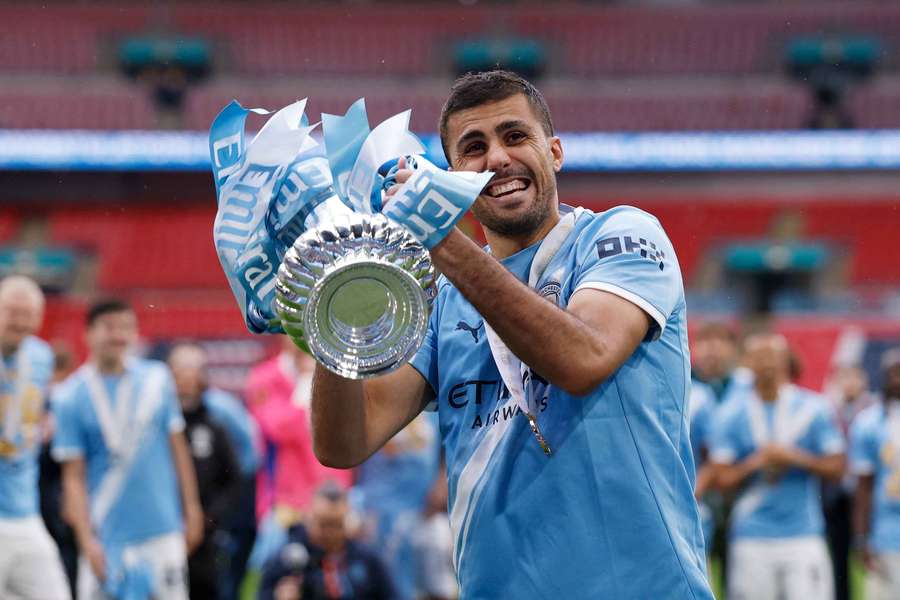 Man City midfielder Rodri 'calm' over new contract talks