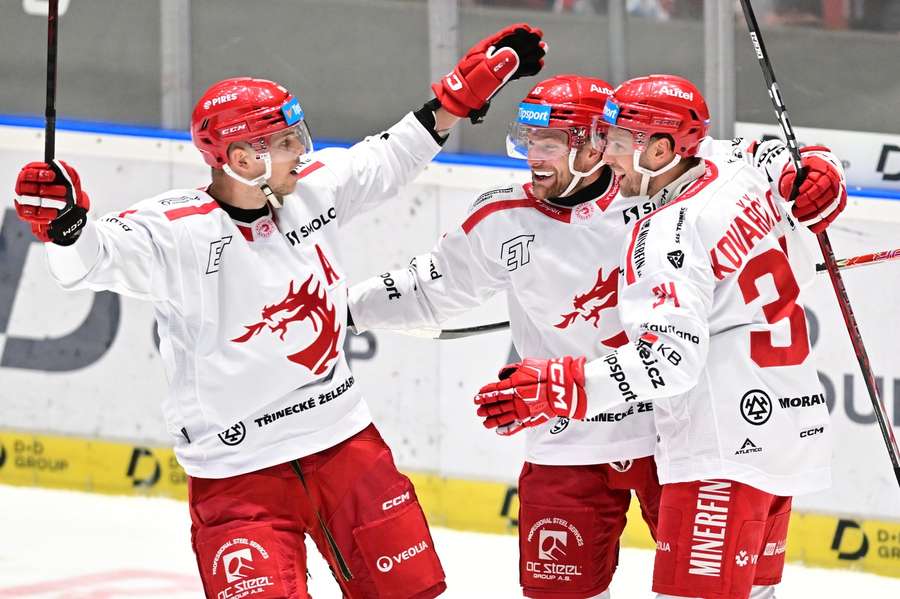 Třinec si může upevnit vedení v extraligové tabulce.