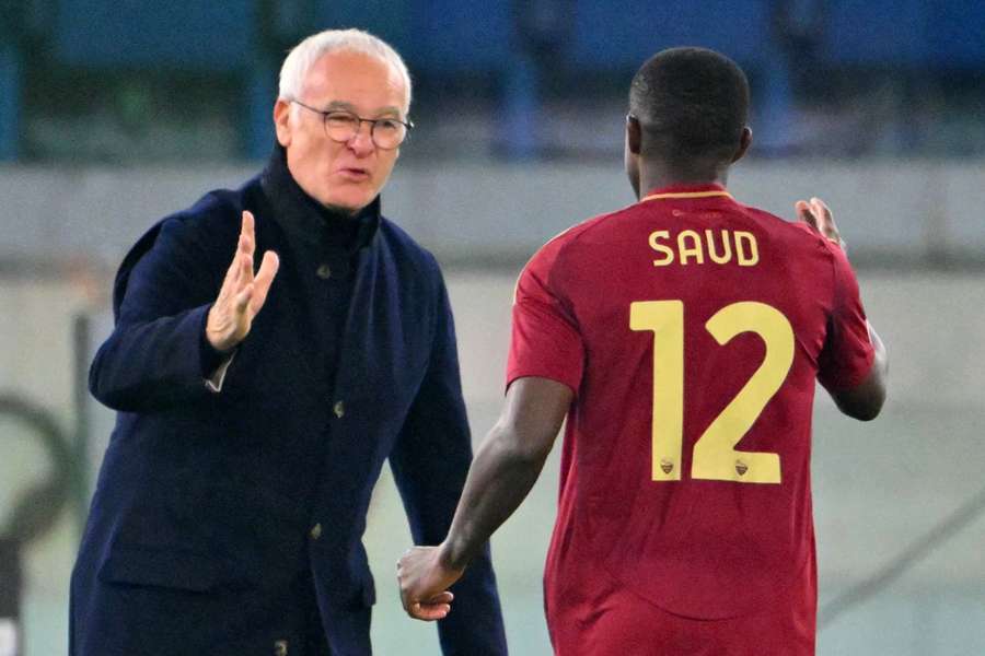 Claudio Ranieri festeja o golo de Saud Abdulhamid contra o SC Braga