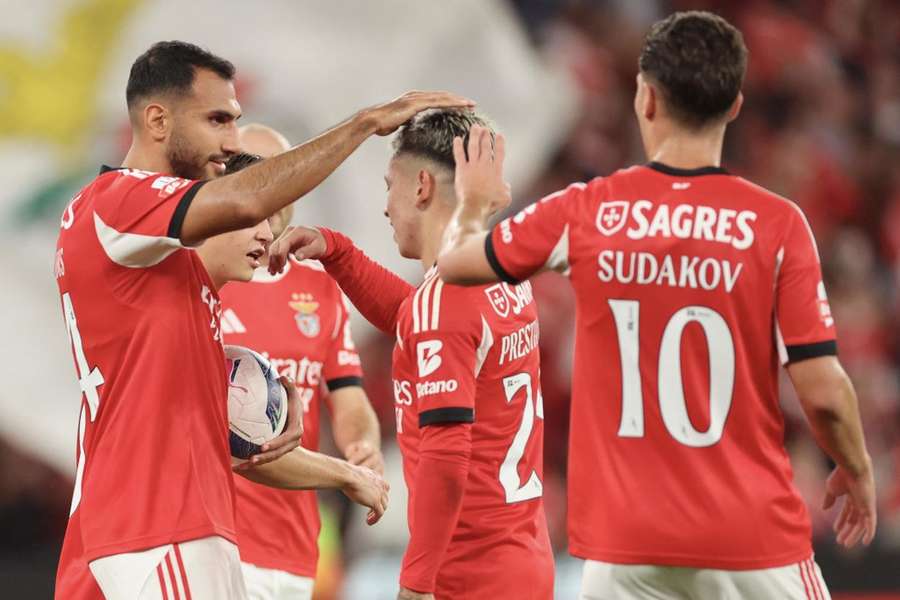 Benfica prepara jogo com o Nápoles Benfica prepara jogo com o Nápoles