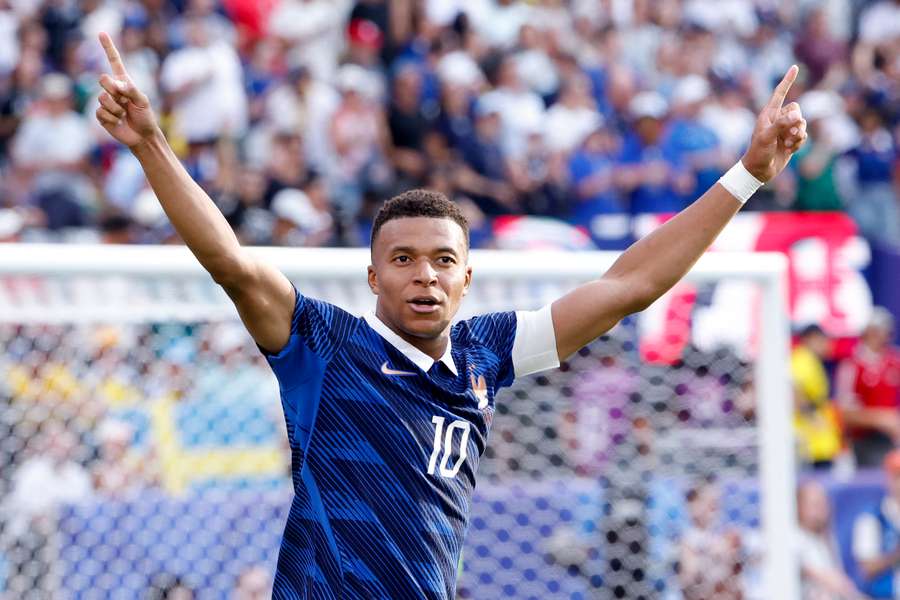 Mbappé está na caçada de Messi pela artilharia da Copa Mbappé está na caçada de Messi pela artilharia da Copa