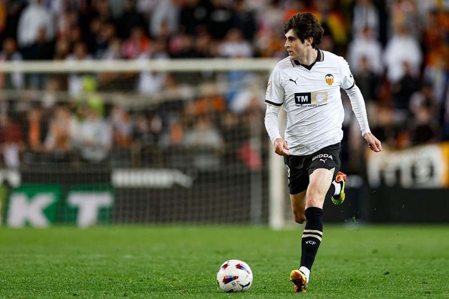 AC Milan, Atletico Madrid chasing Valencia midfielder Guerra