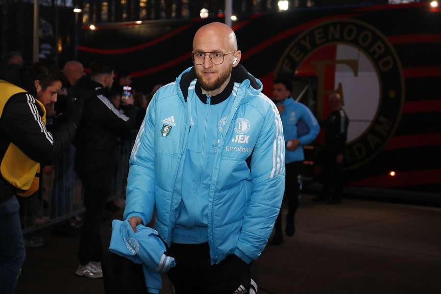 Gernot Trauner zit op de bank, maar reisde wel mee naar Heerenveen