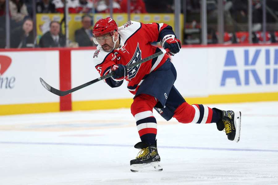 Capitals' Alexander Ovechkin scores goal No. 898