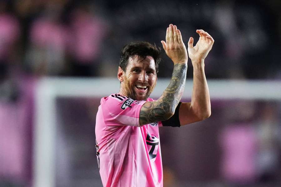 Messi marcou dois gols em retorno aos gramados
