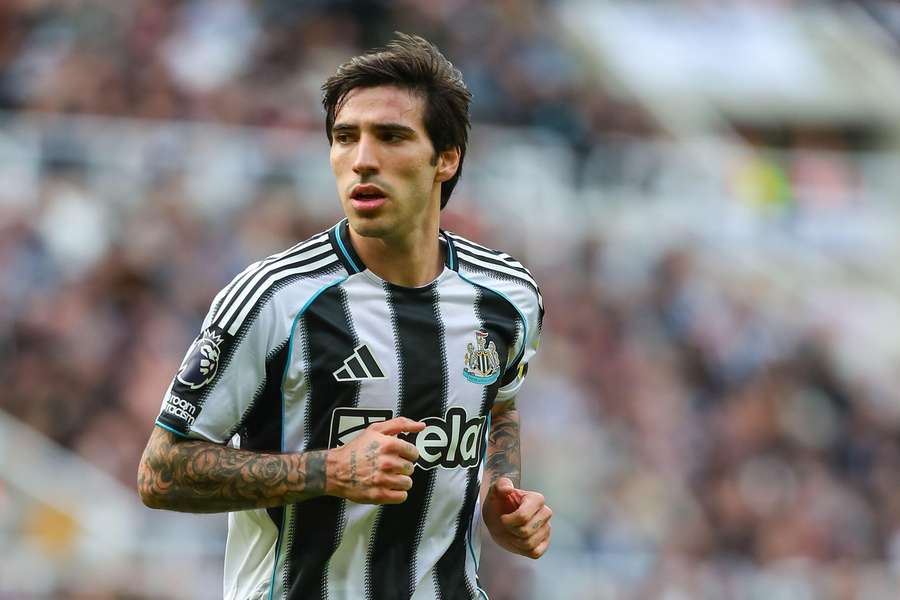 Sandro Tonali aktuálně patří mezi opory Newcastlu.