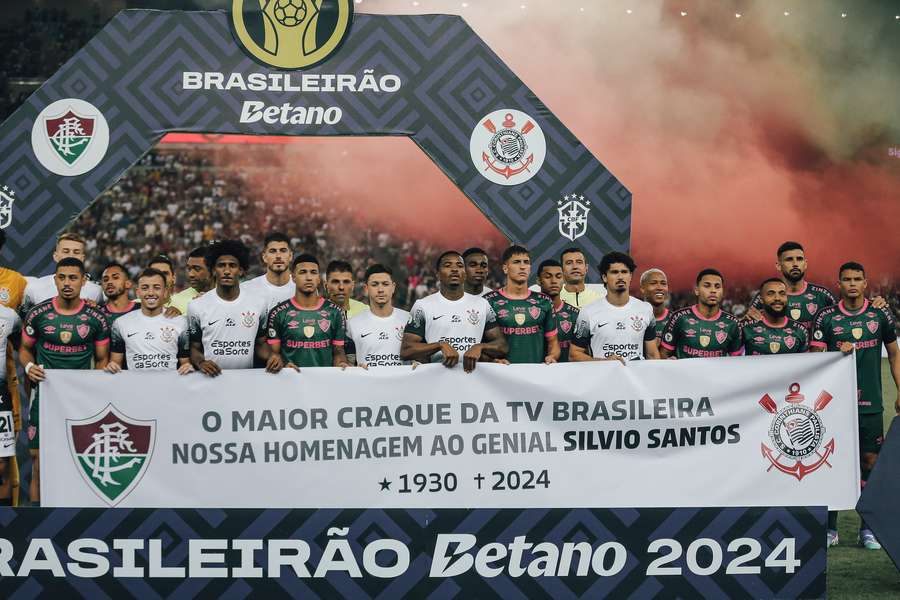 Fluminense e Corinthians homenagearam Silvio Santos no Maracanã