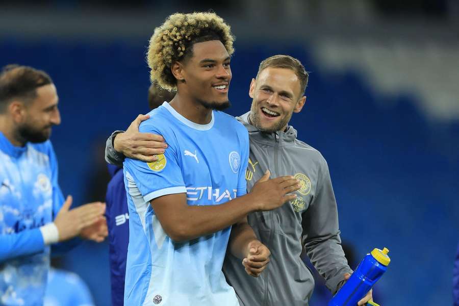 Floyd Samba estreou-se pelo Manchester City Floyd Samba estreou-se pelo Manchester City
