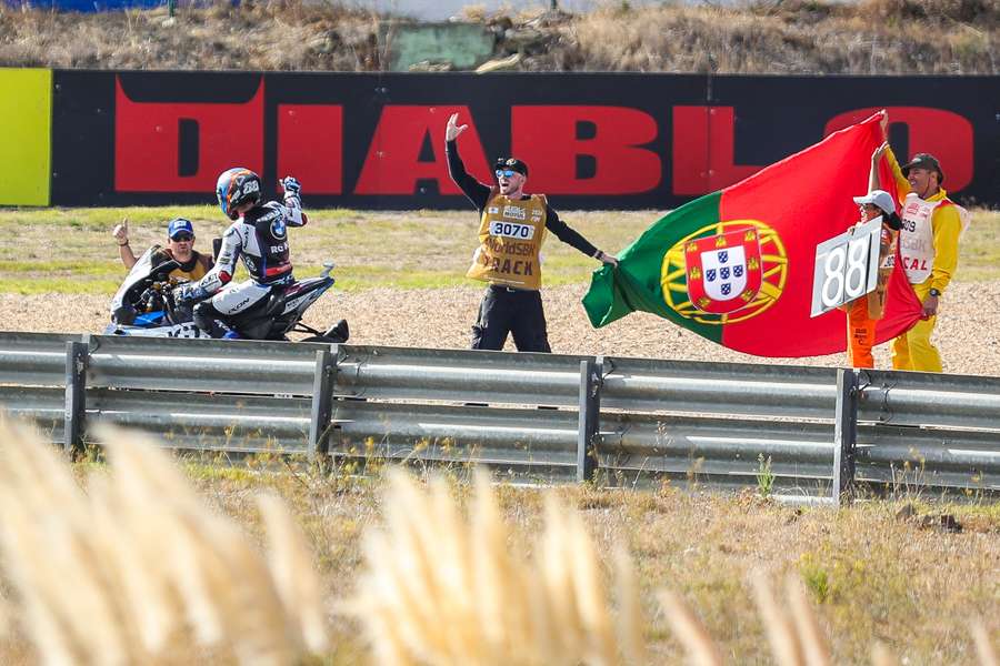 Miguel Oliveira celebrou em Portugal