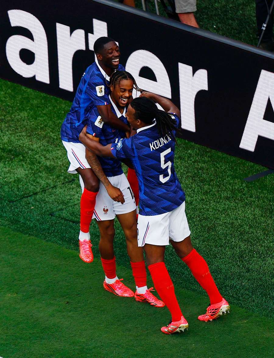 Frankreich feiert Barcolas zweites Turniertor Frankreich feiert Barcolas zweites Turniertor