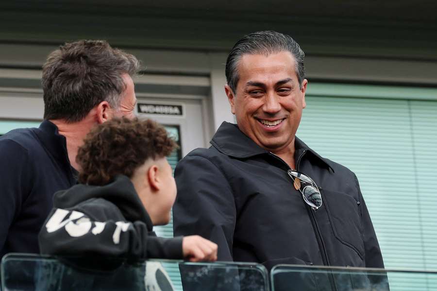 Podle Shearera se musí v Chelsea nejprve srovnat situace na nejvyšších pozicích.