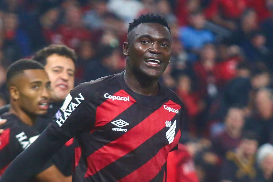Viveros chegou a 12 gols em 19 jogos no Brasileirão Viveros chegou a 12 gols em 19 jogos no Brasileirão