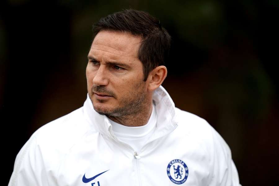 Frank Lampard povedie znova hráčov Chelsea.