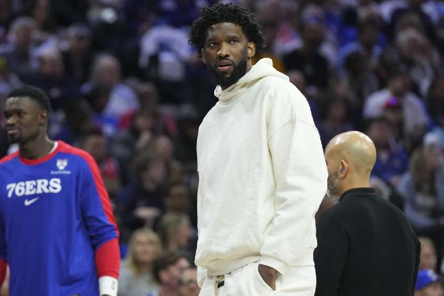 Joel Embiid ainda não jogou nesta temporada devido à recuperação de uma lesão no joelho