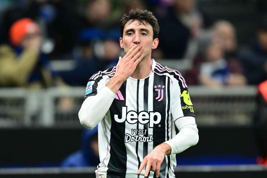 Khả Năng Leo Biên Đa Dạng Của Andrea Cambiaso Giúp Italy Tăng Cường Sức Mạnh Tấn Công – Đột Phá Mạnh Mẽ Trên Hàng Tiền Vệ Bất Ngờ