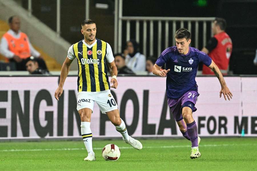 Dusan Tadic in actie voor Fenerbahçe tegen Maribor 