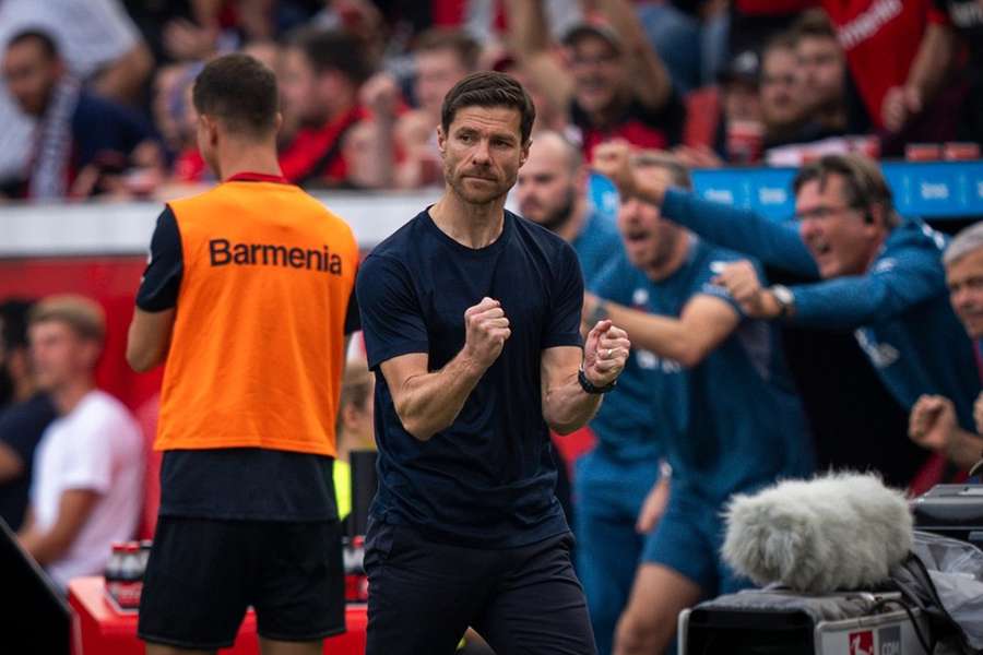 Xabi Alonso treina o Bayer Leverkusen