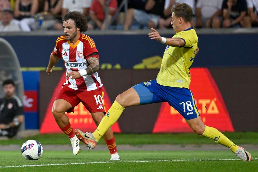 Rafael Barbosa no jogo com o Arouca