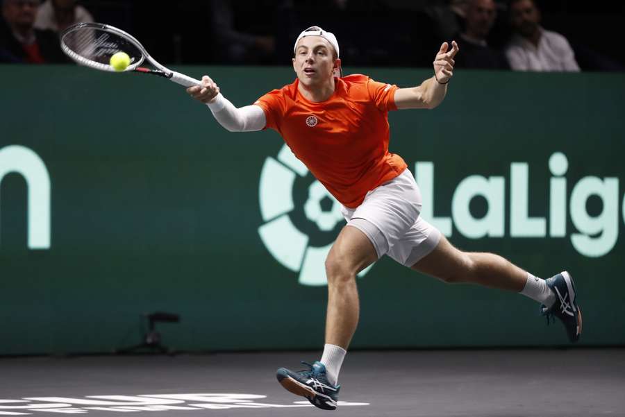 Tallon Griekspoor in actie in de Davis Cup