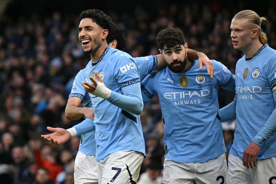 Manchester City's Egyptian striker #07 Omar Marmoush (L) celebrates with teammates after scoring his and City's third goal 