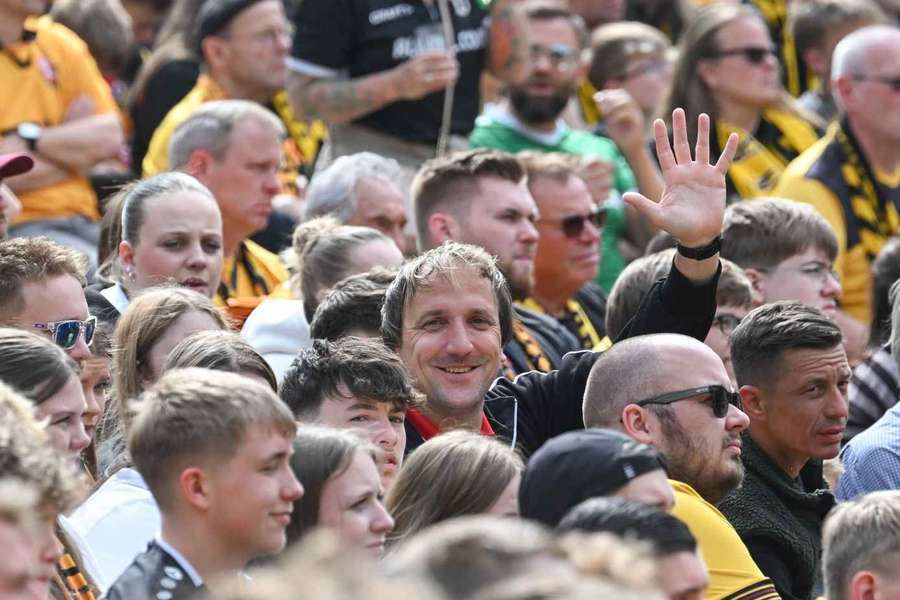 Die Fans von Dynamo Dresden dürfen sich über die Rückkehr in die 2. Bundesliga freuen.