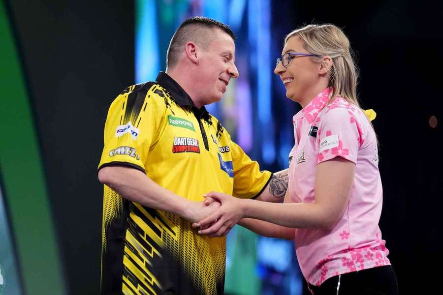Dave Chisnall nach seinem 3:0-Erfolg gegen Fallon Sherrock. Dave Chisnall nach seinem 3:0-Erfolg gegen Fallon Sherrock.