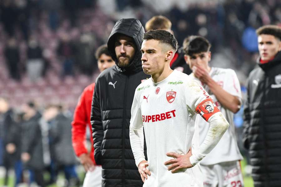 Cîrjan: "E frustrant, meciul nu s-a decis pe teren, a fost decis în altă parte" Cîrjan: "E frustrant, meciul nu s-a decis pe teren, a fost decis în altă parte"