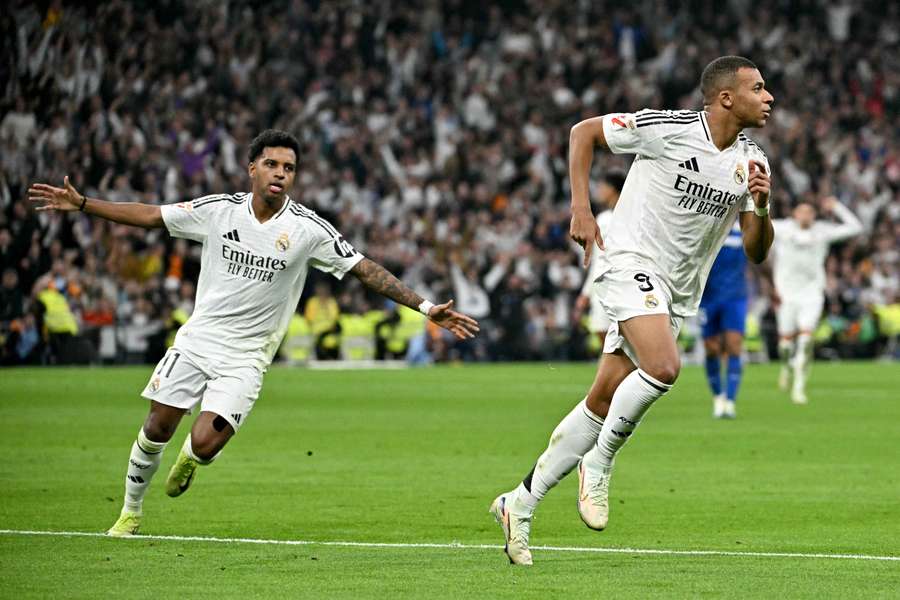 Mbappé celebra el 2-0.