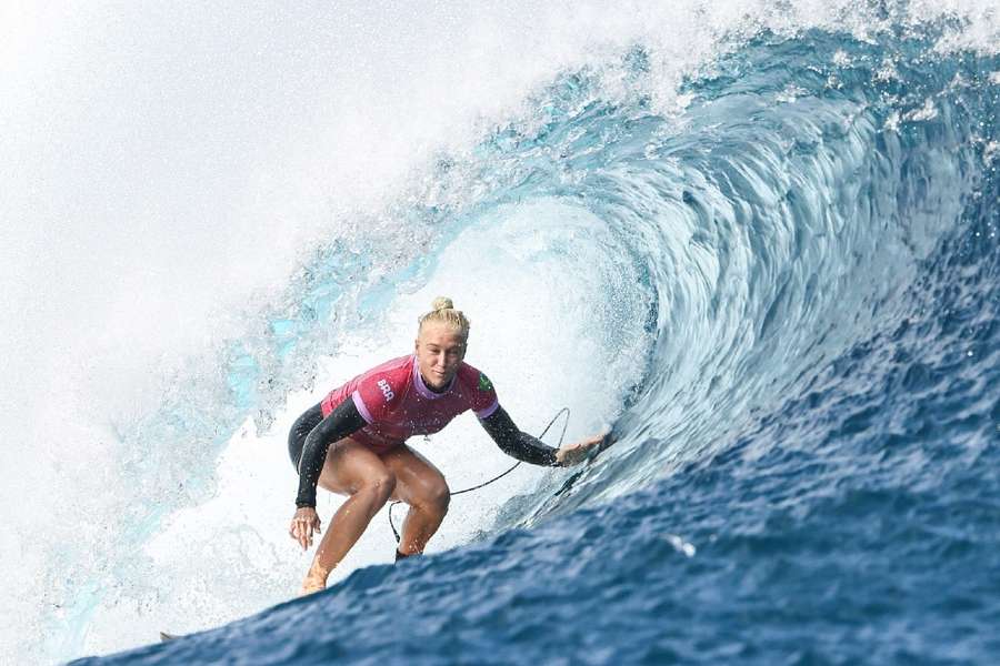 Tati Weston-Webb durante prova em Teahupoo, no Taiti