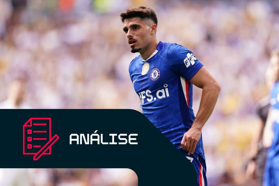 Pedro Neto, do Chelsea, durante a meia-final da Taça de Inglaterra frente ao Leeds