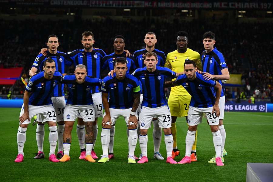 Jogadores da Inter de Milão posam para foto antes da partida