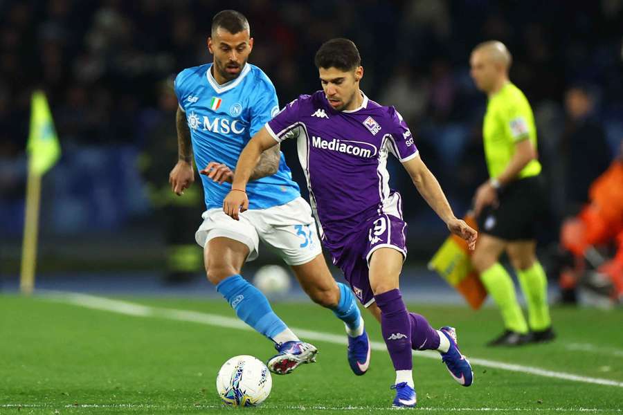 Il viola Manor Solomon durante la gara contro il Napoli