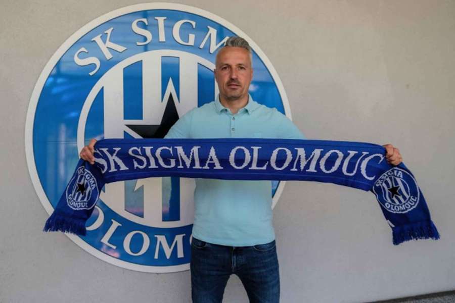 Trenér Sigmy Olomouc Tomáš Janotka.