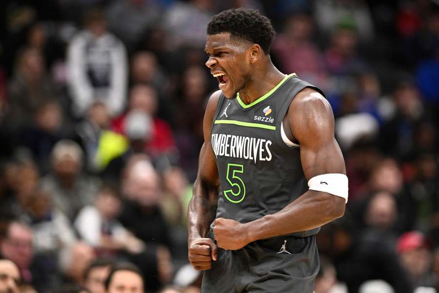 Edwards zazářil na palubovce Washingtonu.