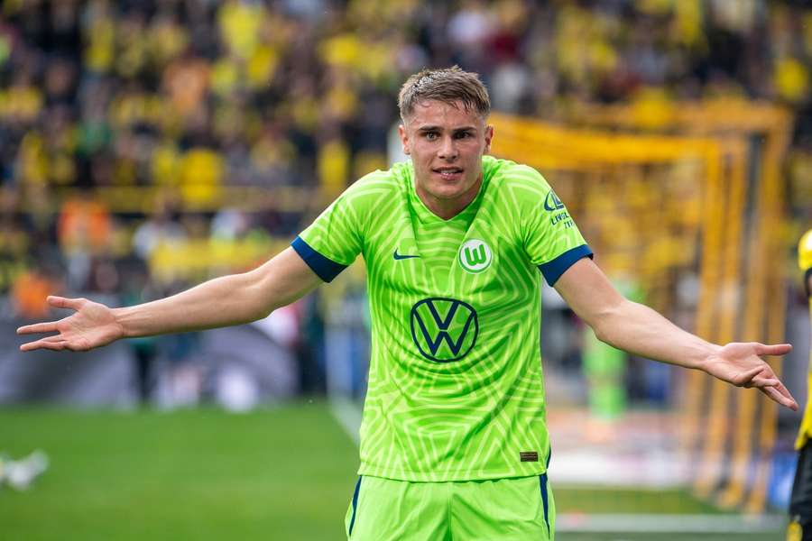 Micky van de Ven was afgelopen seizoen actie bij VfL Wolfsburg