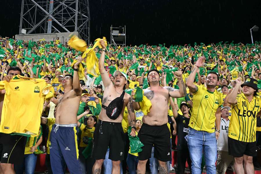 Aficionados del Bucaramanga durante un partido de la Libertadores ante el Colo Colo