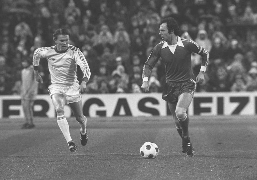 Dínamo de Kiev em ação contra o Bayern de Franz Beckenbauer na Copa da Europa, em 1977