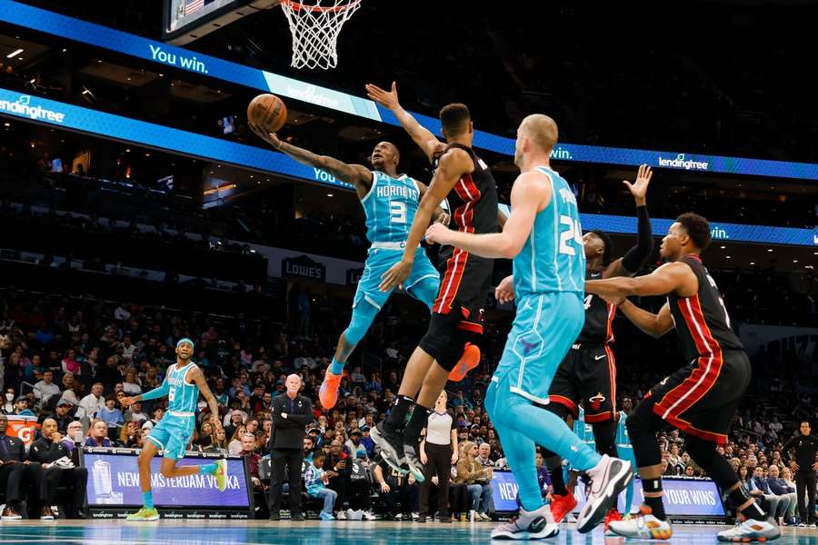 Charlotte Hornets guard Terry Rozier (3) drives to the basket against the Miami Heat 