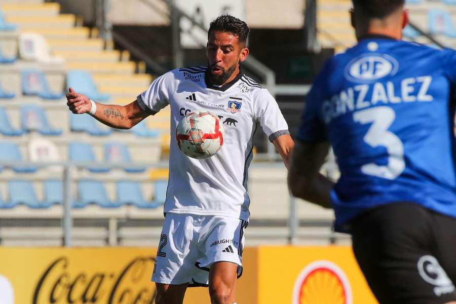 Mauricio Isla, durante un partido entre Colo Colo y Huachipato