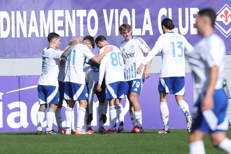 Como players celebrate after Assane Diao's opener