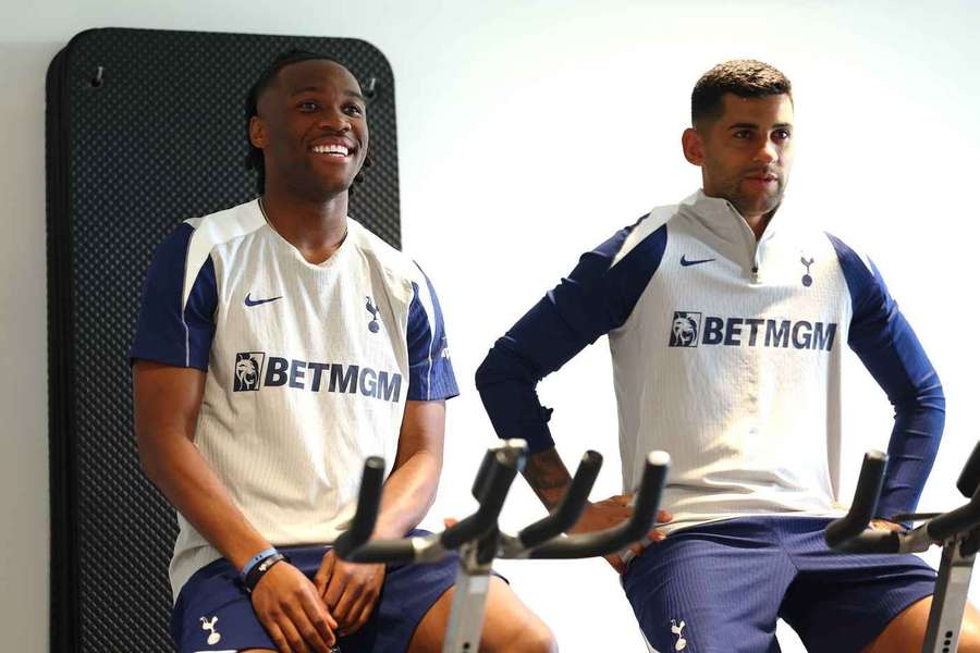 Destiny Udogie und Cristian Romero im Training. Destiny Udogie und Cristian Romero im Training.