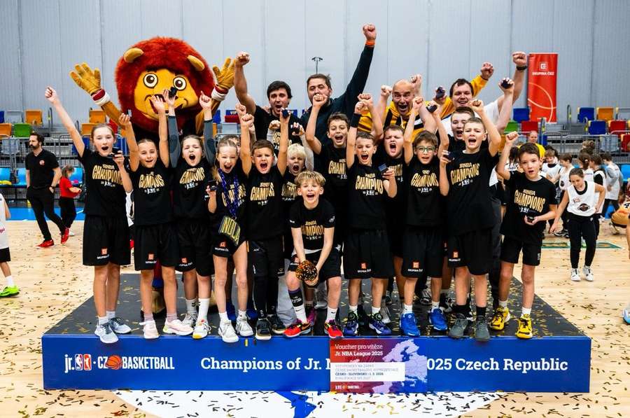 Mladí basketbalisté z písecké ZŠ a MŠ J. K. Tyla potřetí v řadě ovládli českou české Jr. NBA League.