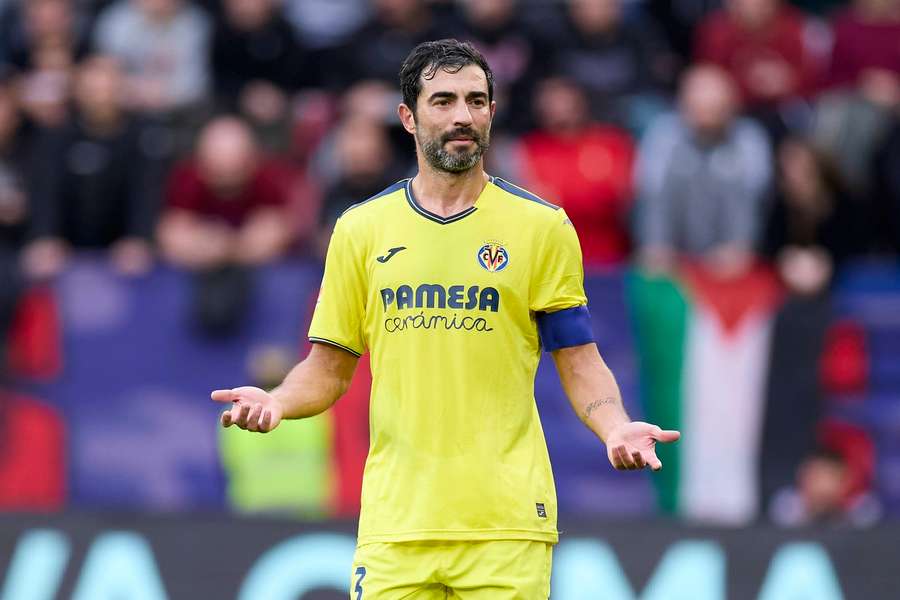 Ani skúsený Raúl Albiol neodvrátil šokujúce vypadnutie Villarrealu.