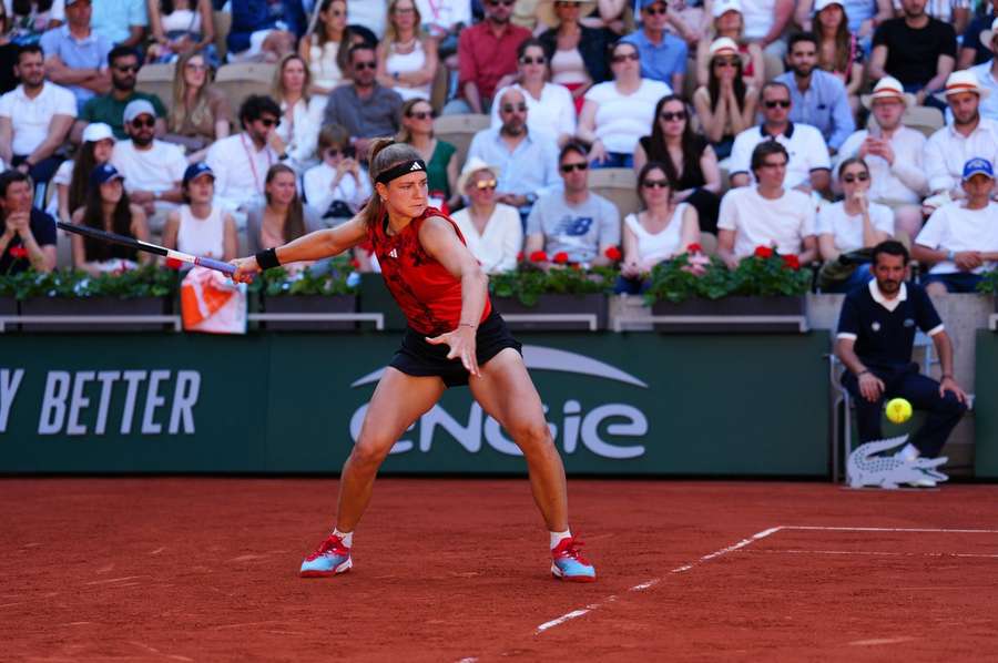 Na loňském French Open porazila Muchová Sakkariovou ve druhém kole, letos v prvním.